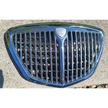 Lancia Thesis diszrács gyári bontott 15601764 kis repedés 