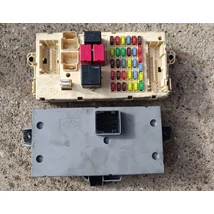 Alfa Romeo 147 bodycomputer biztosíték tábla 50504852 46558758