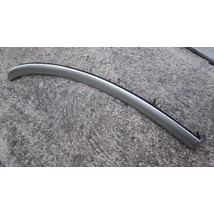 Alfa Romeo 159 arany alumínium csíkos kesztyűtartó feletti díszléc 