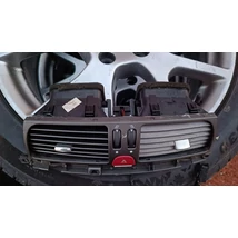 Lancia Thesis középső légbefúvó légbeömlő