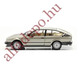 Alfa Romeo GTV GTV6 1:18 modellautó Solido bézs szín, fa hatású kormány ÚJ dobozos