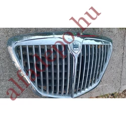 Lancia Thesis diszrács gyári bontott 15601764 króm hiba