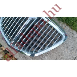 Lancia Thesis diszrács gyári bontott 15601764 króm hiba