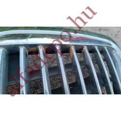 Lancia Thesis diszrács gyári bontott 15601764 króm hiba