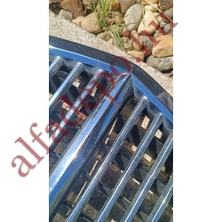 Lancia Thesis diszrács gyári bontott 15601764 kis repedés 