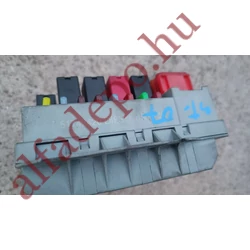 Alfa Romeo GT 147 1.9 Diesel jtdm motortérben biztosíték tábla 51742420