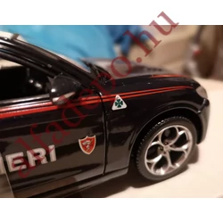 Alfa Romeo Stelvio QV 1:24 modellautó Burago Carabinieri