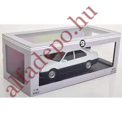 Alfa Romeo 164 Q4 3.0 24v fém 1:18 Triple 9 Fehér modellautó új Dobozos