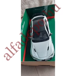 Alfa Romeo Giulia GTAm Fehér fém nyitható BBurago új 1:18 Modellautó