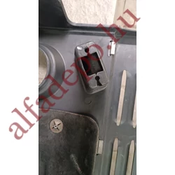 Alfa Romeo 147 GT 937 156 1.9 JTD-M 16v 140 150 lóerős motor felső burkolat bepattintó fül hiba