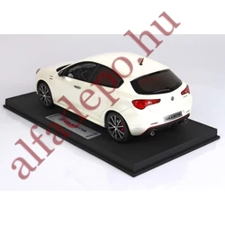 Alfa Romeo Giulietta QV Veloce Gyöngyház fehér, piros belső BBR 1:18 Új Dobozos Modellautó