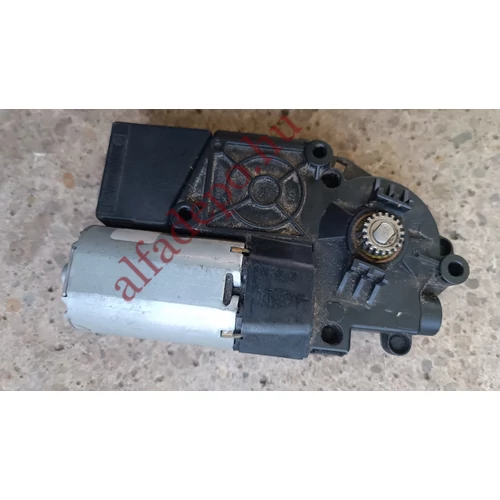 Jeep Grand Cherokee Wk2 tetőablak mozgató motor 30020271K A15303072328 B15303072556 Jeep Grand Cherokee Wk2 tetőablak mozgató motor 30020271K A15303072328 B15303072556