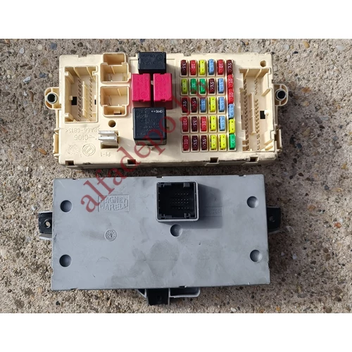 Alfa Romeo 147 bodycomputer biztosíték tábla 50504852 46558758