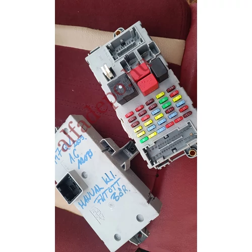 Alfa Romeo 147 bodycomputer biztosíték tábla 50513035 50513350