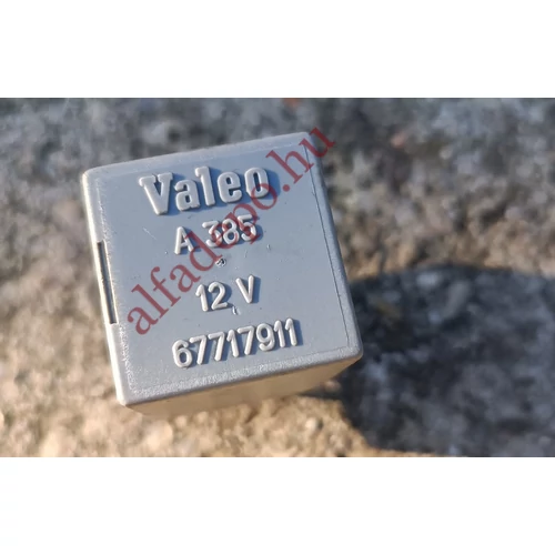 Alfa Romeo 145 155 156 166 GTV vezérlő relé 67717911
