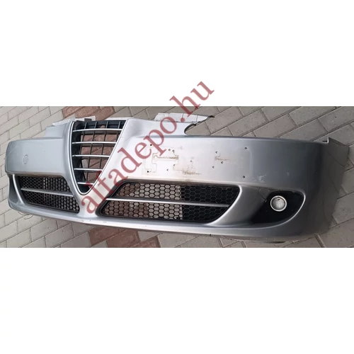 Alfa Romeo 147 facelift gyári bontott komplett első lökhárító ezüst