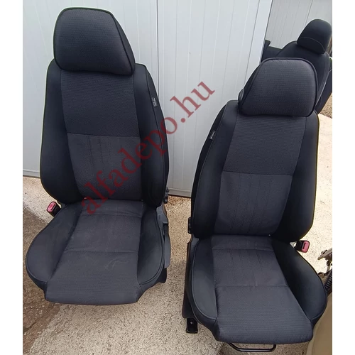 Alfa Romeo 147 fekete első ülés pár gyári jó állapotban Punto 2