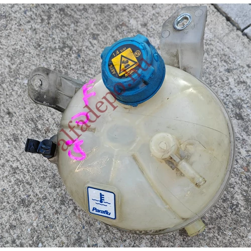 Alfa Romeo Giulietta 1.6 2.0 jtdm kiegyenlítő tartály 50544421 gyári bontott  Alfa Romeo Giulietta 1.6 2.0 jtdm kiegyenlítő tartály 50544421 gyári bontott