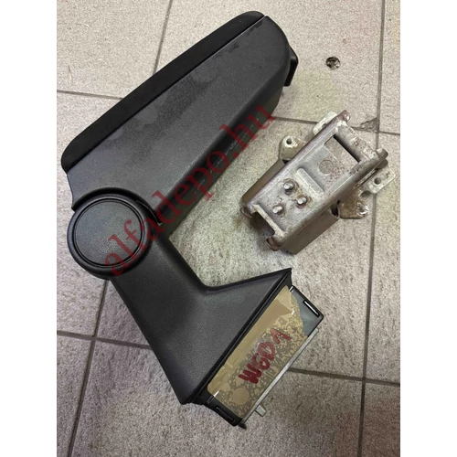 Alfa Romeo Mito Fiat Grande Punto gyári könyöklő szett konzollal