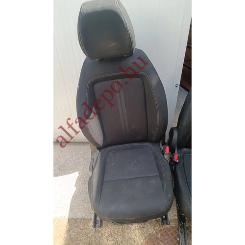 Fiat Tipo fekete szövet első ülés pár gyári bontott szakadás mentes