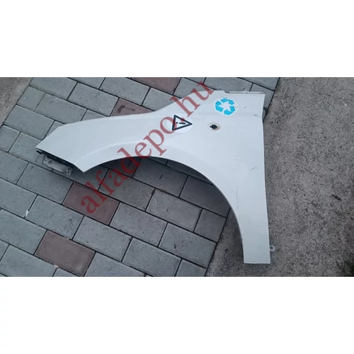 Fiat 500 bal első fehér sárvédő horpadt