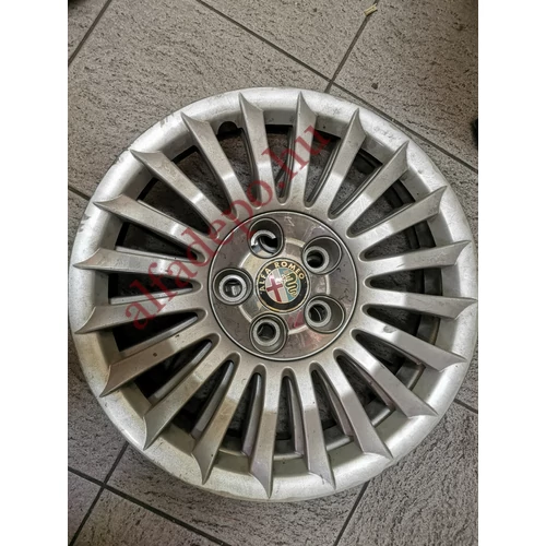 Alfa Romeo Giulietta gyári bontott dísztárcsa 16" 156093281 