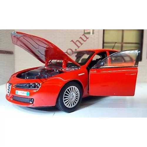 Alfa Romeo 159 SW MotorMax 1:24 modellautó piros színben új dobozos