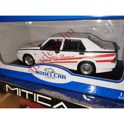 Alfa Romeo 75 Turbo Evoluzione Fehér 1:18 MCG Fém új Modellautó